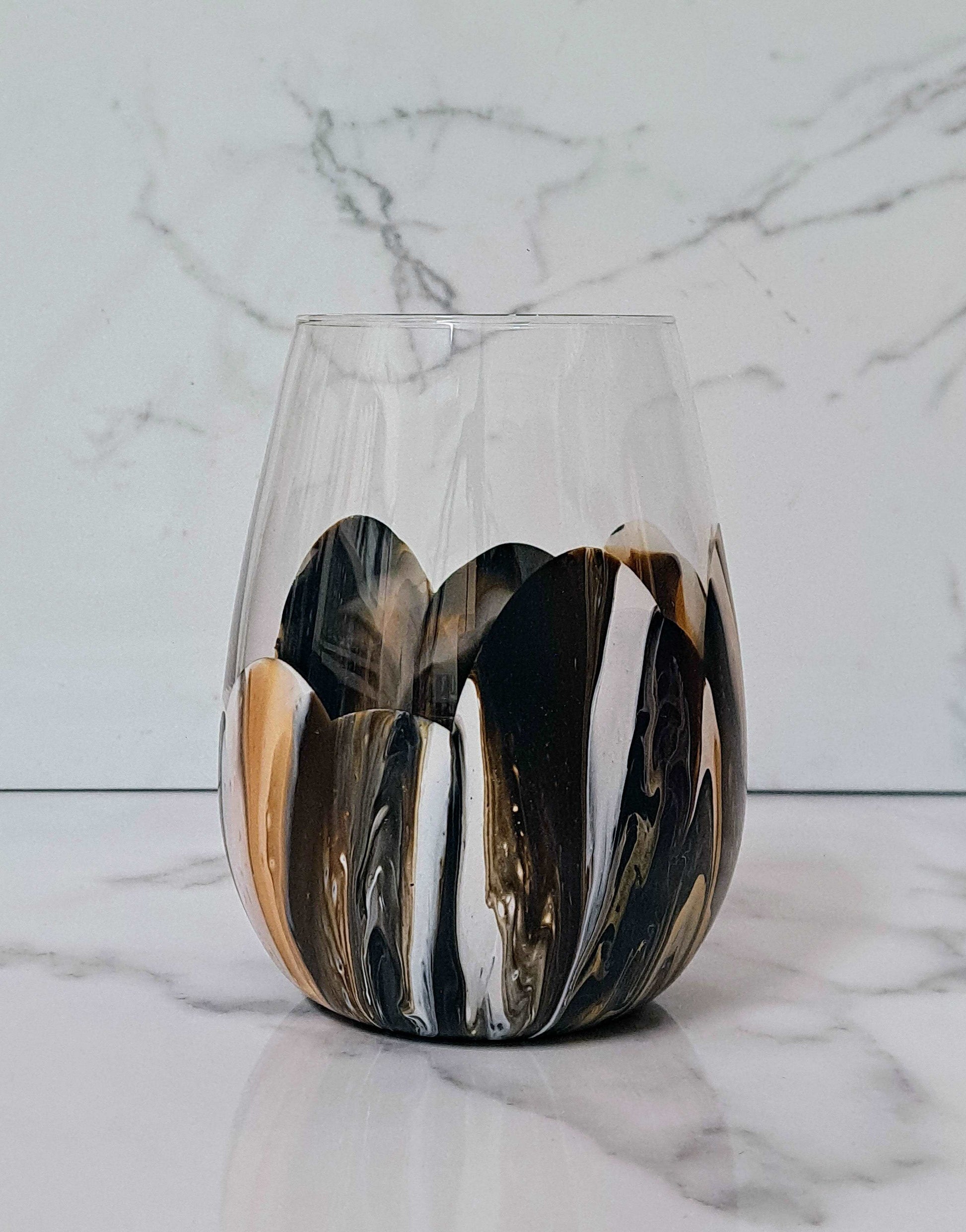 https://lillylovesgifts.com.au/cdn/shop/files/stemless-wine-glass-limited-colours-lilly-loves-gifts-rich-roast-coffee-373789-_3.jpg?v=1697863112&width=1946